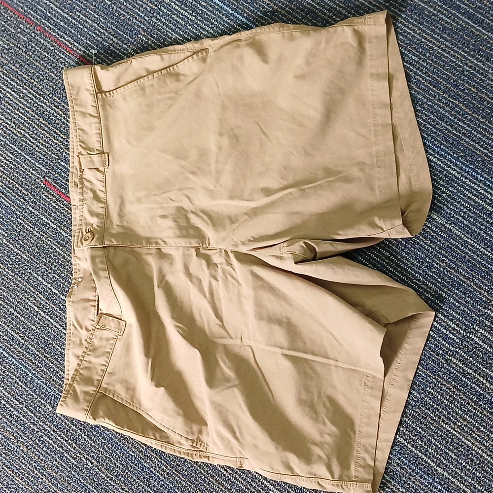 Men's Columbia Sportswear Shorts SZ 42 Khaki Lightweight Casual Chino